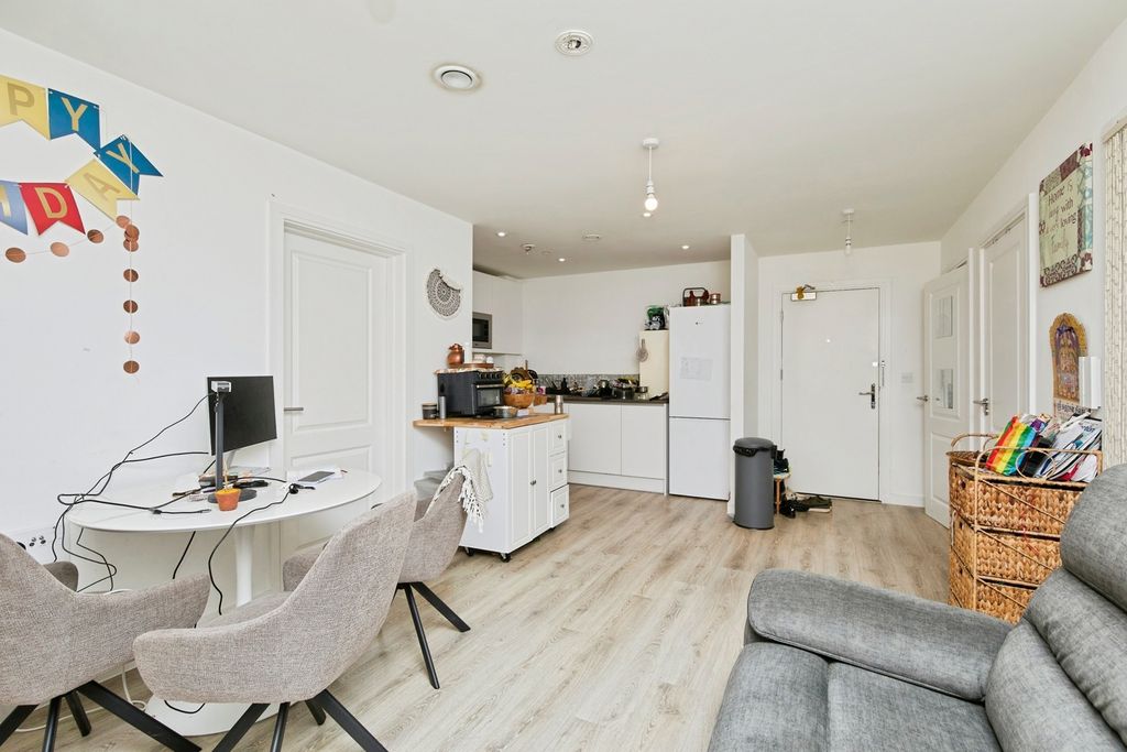 Property photo 3 of 12 Pbox-Img.Jpg