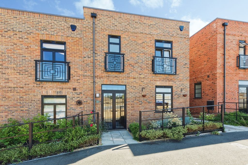 Property photo 1 of 18 Pbox-Img.Jpg