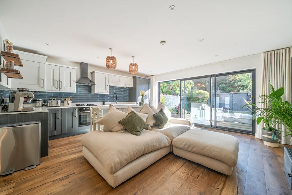 Property photo 1 of 13 1-6Ac4c858B7B49-1...
