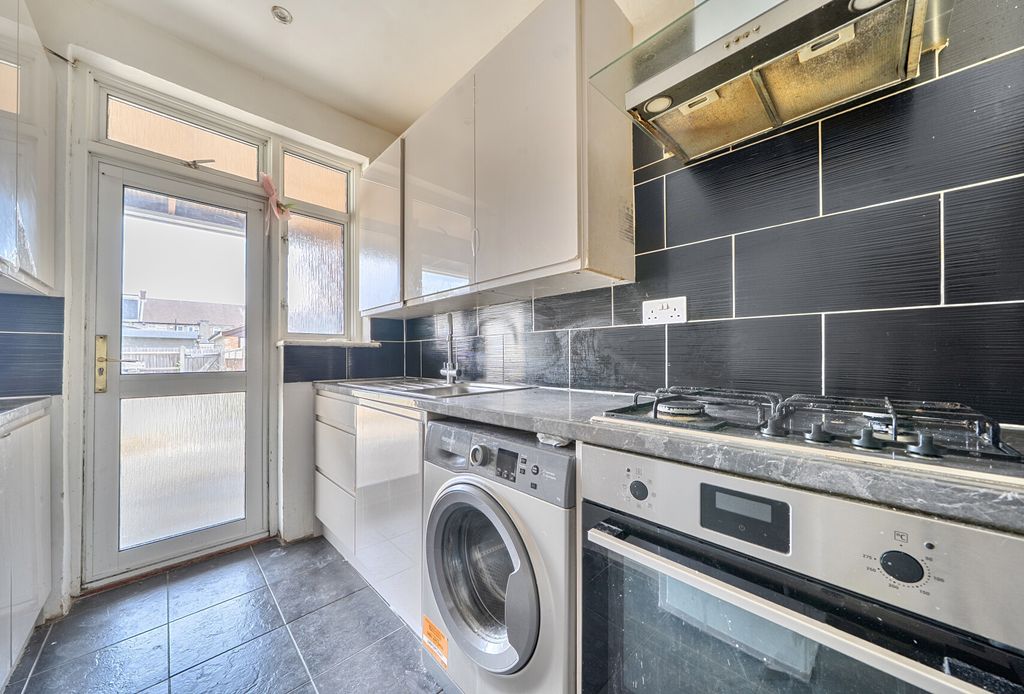 Property photo 2 of 14 1498148-7-6A6372F...