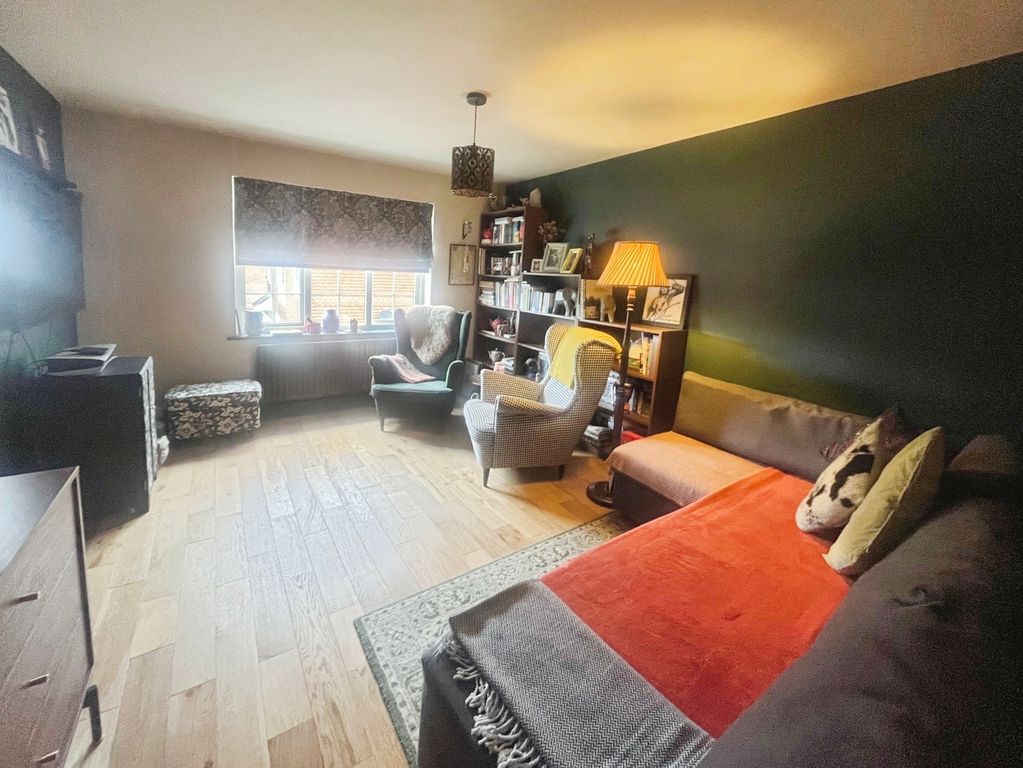 Property photo 3 of 12 Pbox-Img.Jpg