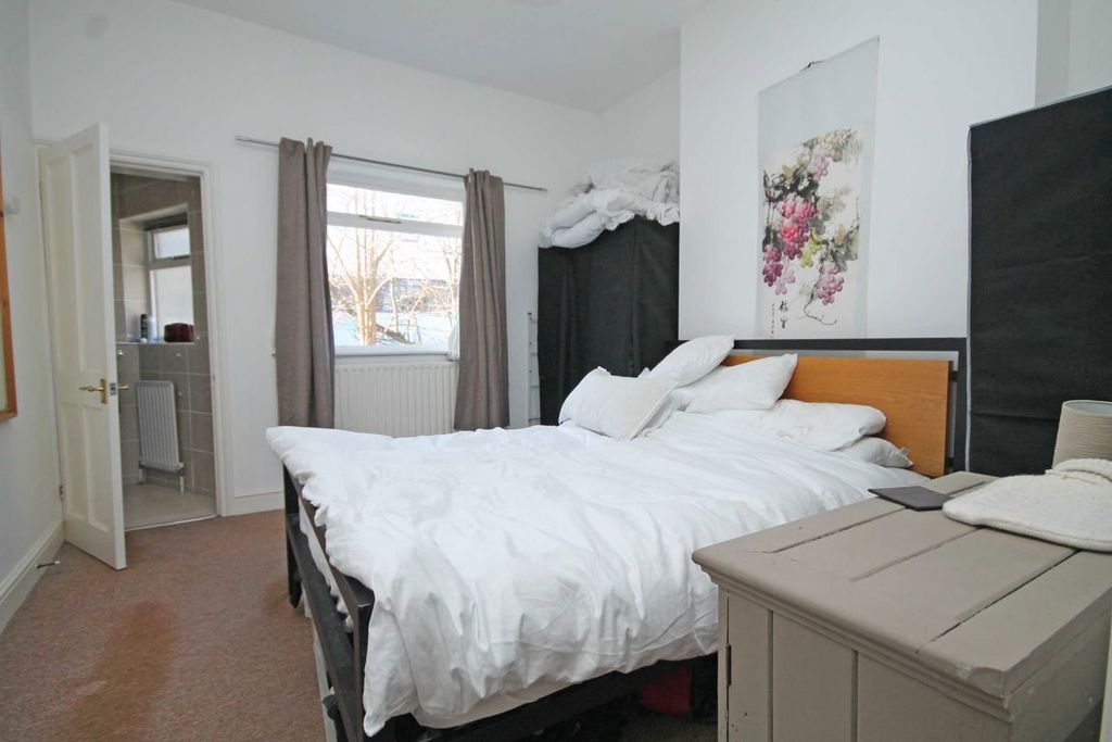 Property photo 3 of 3