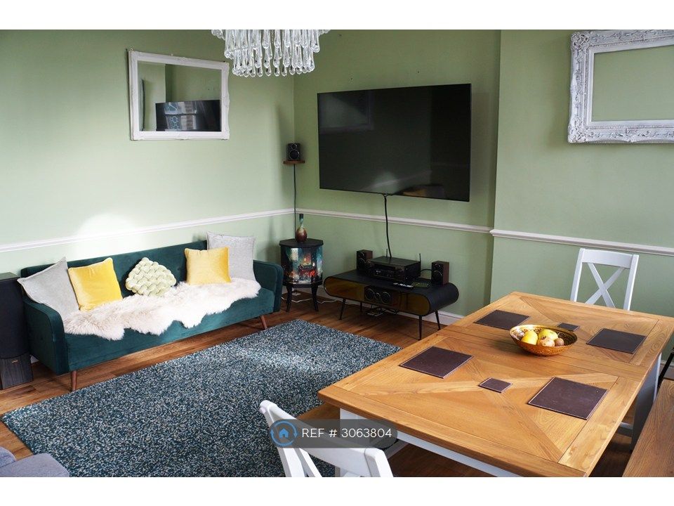 Property photo 3 of 35 Lounge