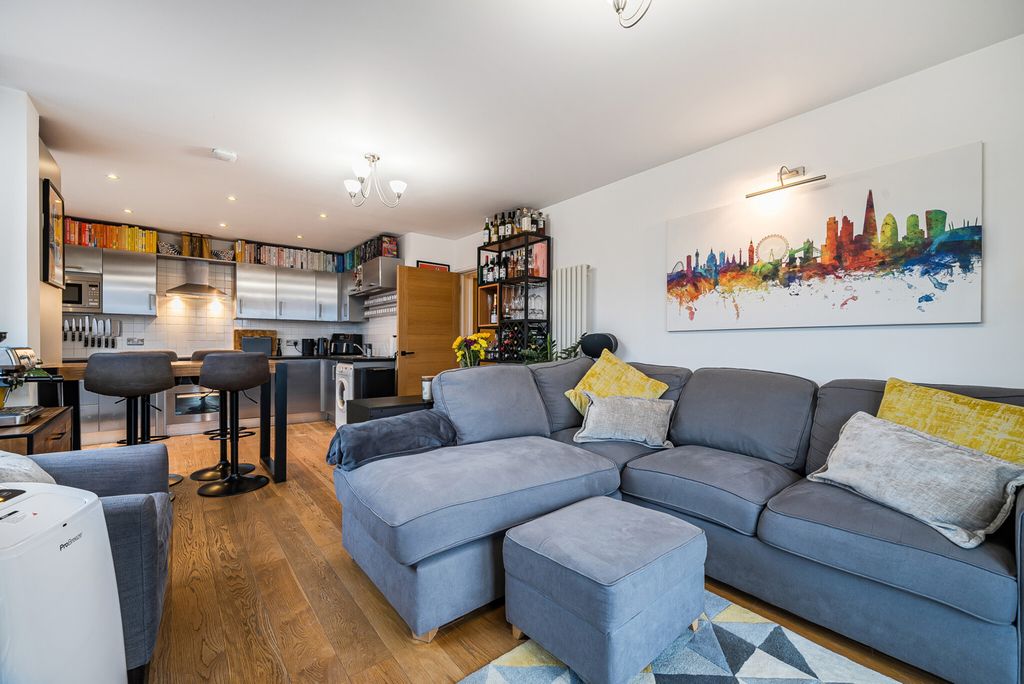 Property photo 1 of 22 1409953-10-698B04...