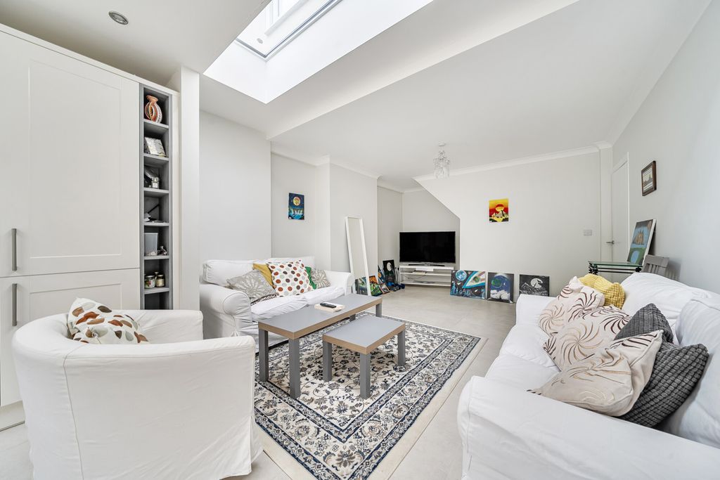 Property photo 2 of 24 1326445-13-687922...