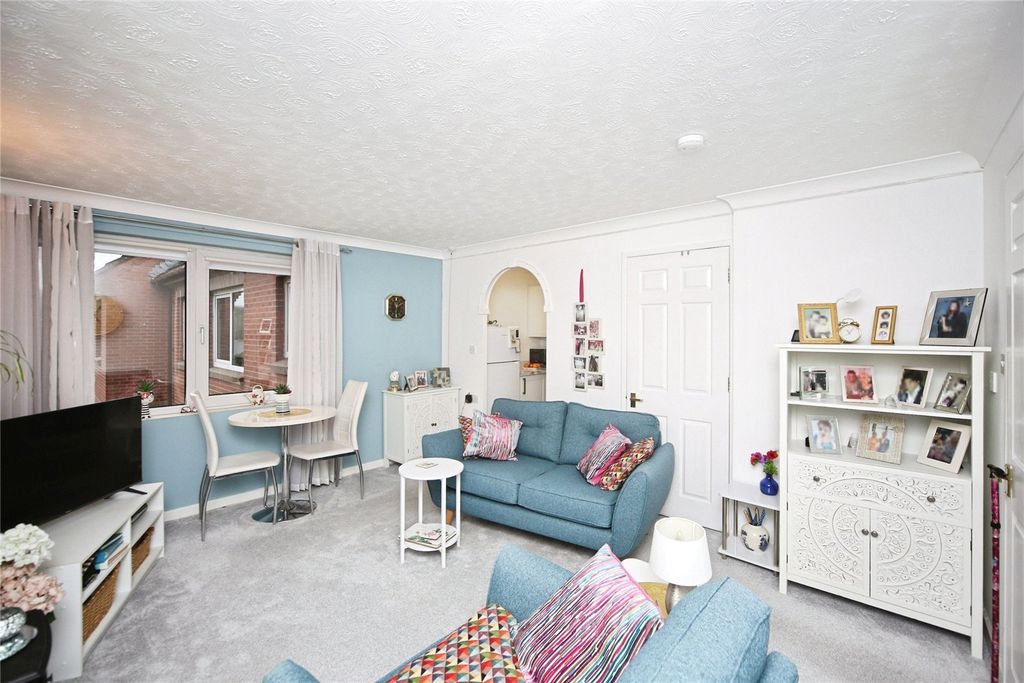 Property photo 1 of 13 Living Room