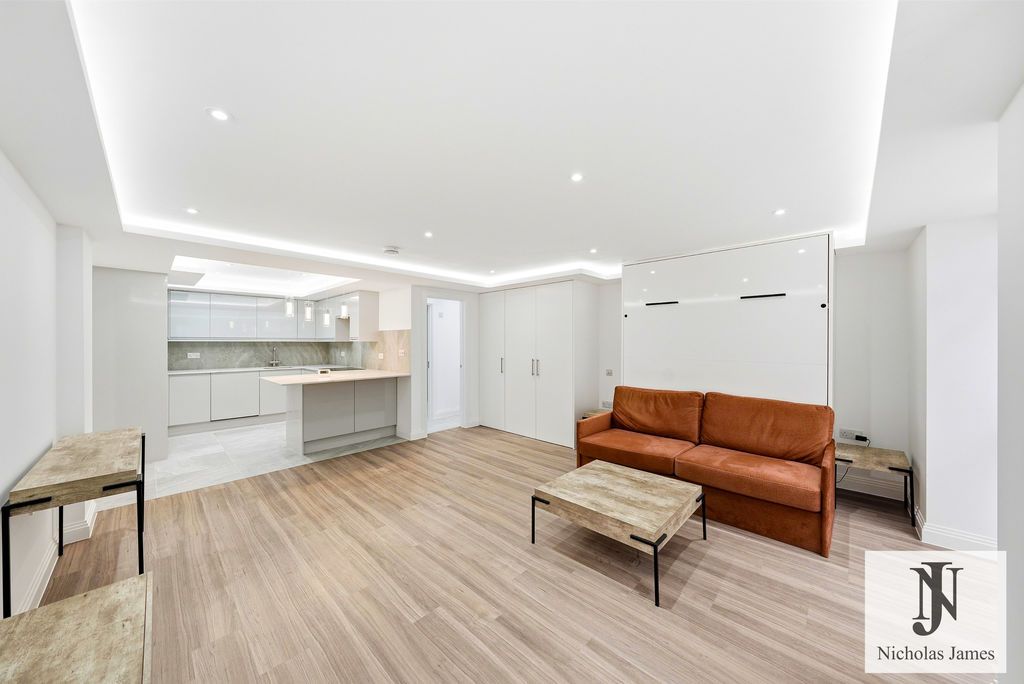 Property photo 1 of 19 Photo 6