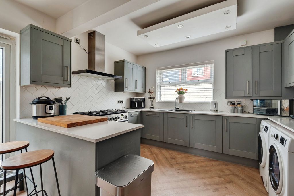 Property photo 3 of 17 Pbox-Img.Jpg
