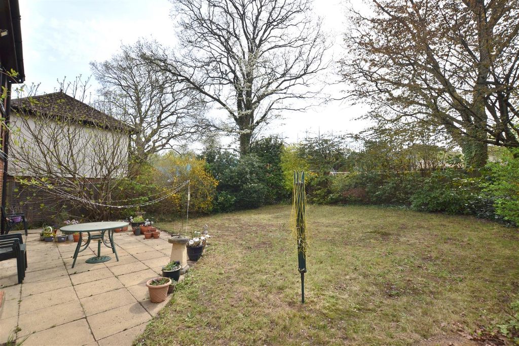 Property photo 2 of 23 Garden.Jpg