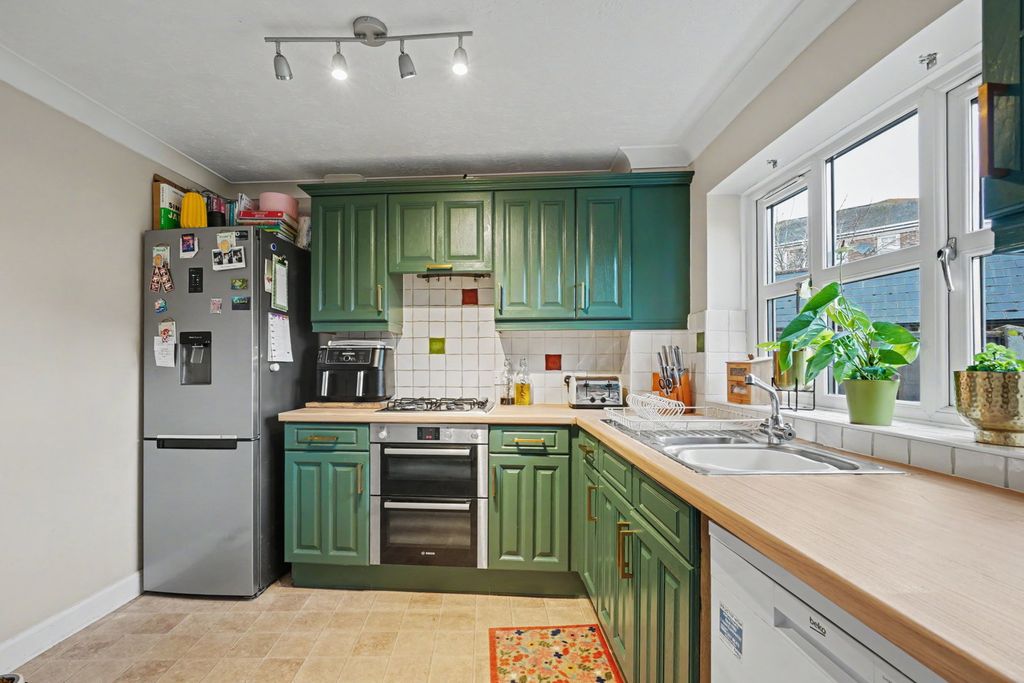 Property photo 3 of 32