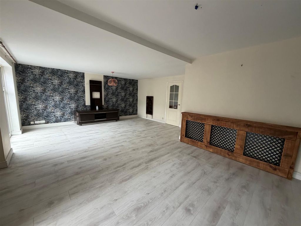 Property photo 3 of 15 Lounge 2.Jpg