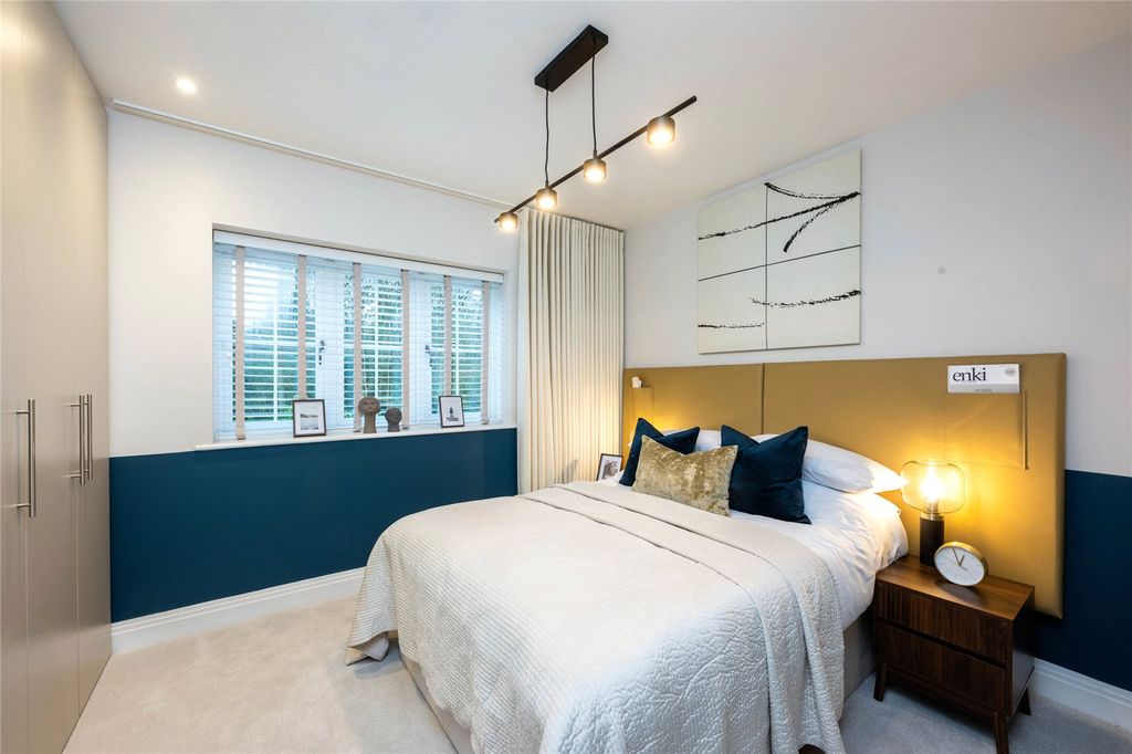 Property photo 1 of 7 Bedroom