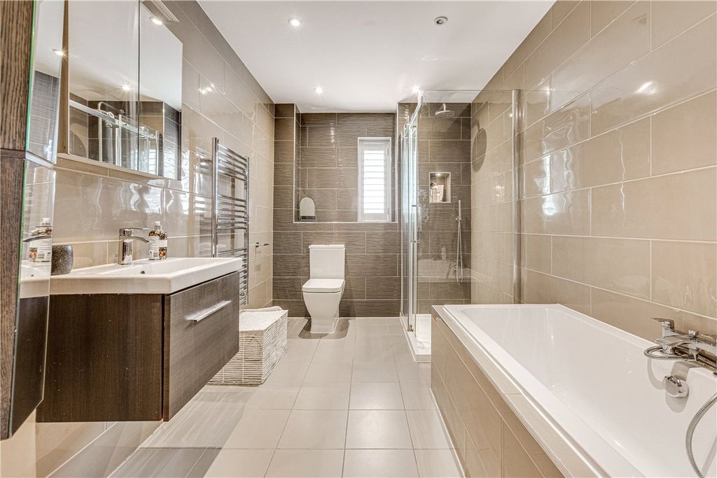 Property photo 2 of 8 Bathroom