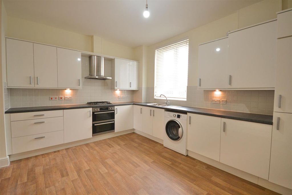 Property photo 3 of 12 2 (74).Png
