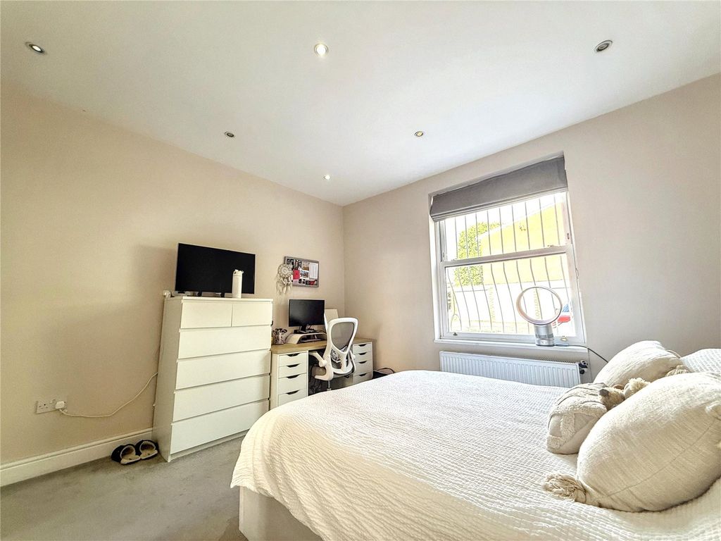 Property photo 3 of 8 Picture No. 11