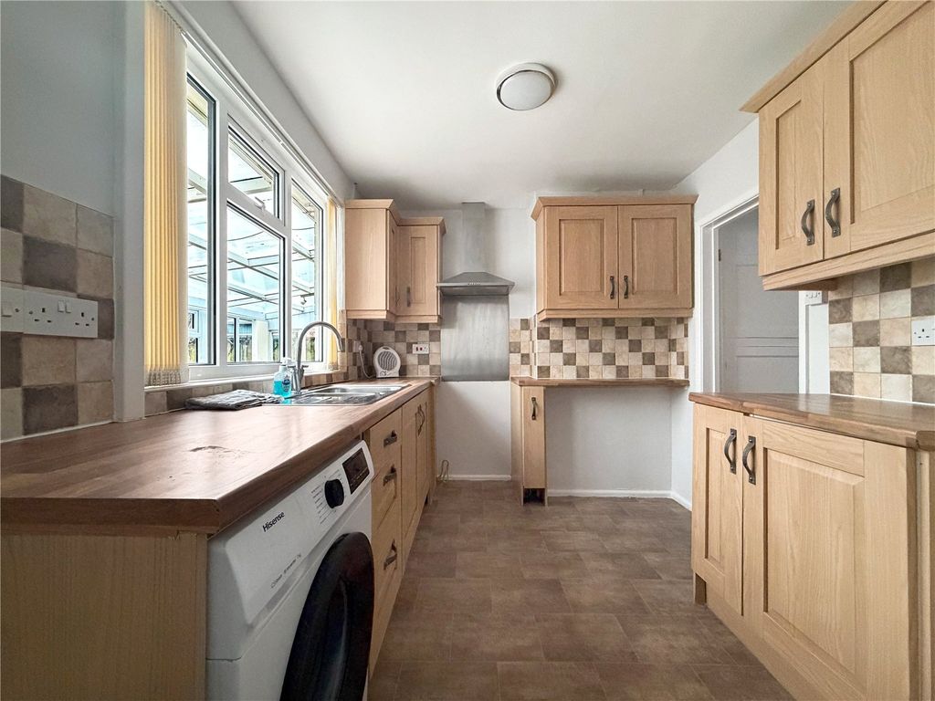 Property photo 3 of 14 Kitchen