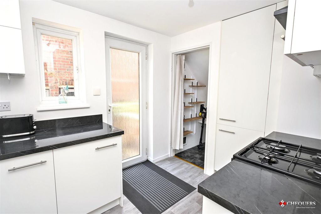 Property photo 3 of 15 Kitchen