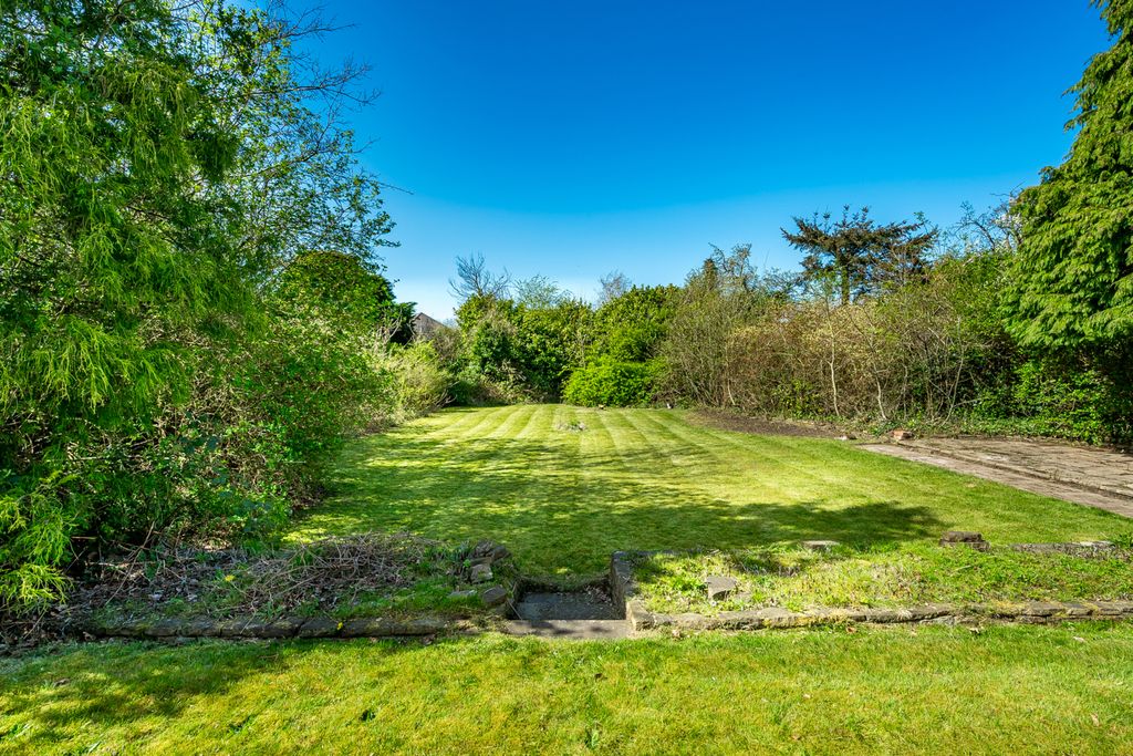 Property photo 2 of 18 Garden