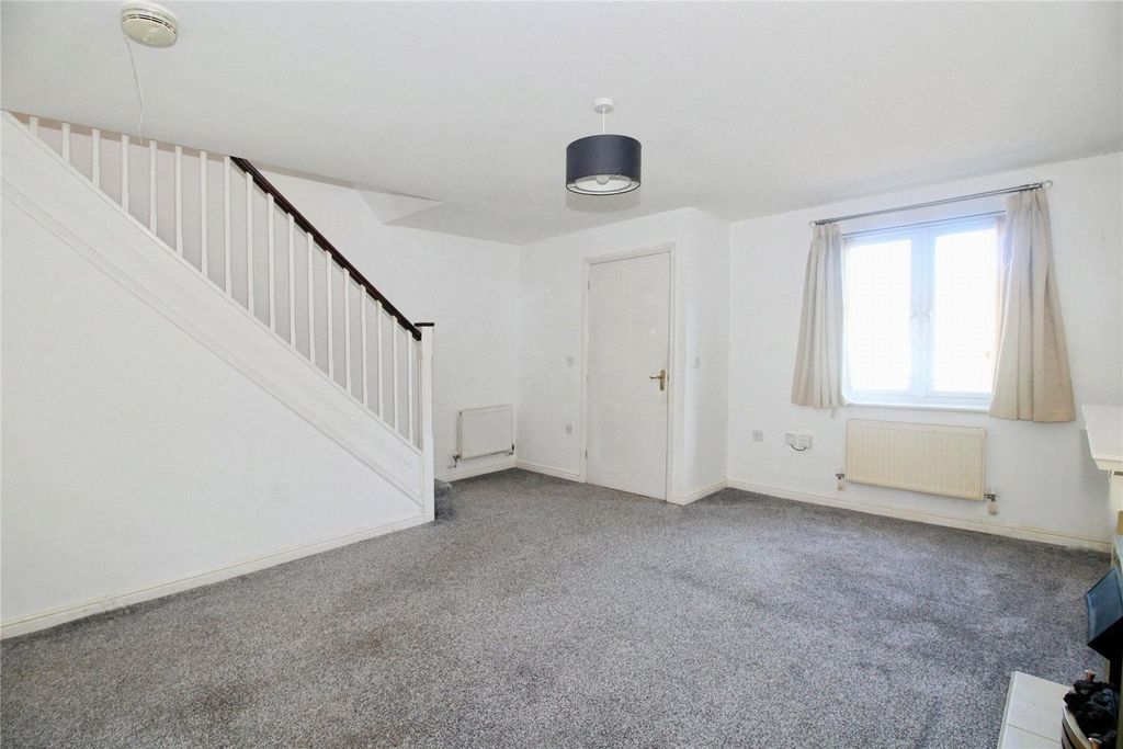 Property photo 3 of 12 Lounge