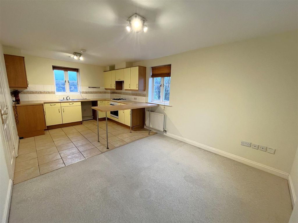 Property photo 3 of 7 Kitchen/Sitting Room