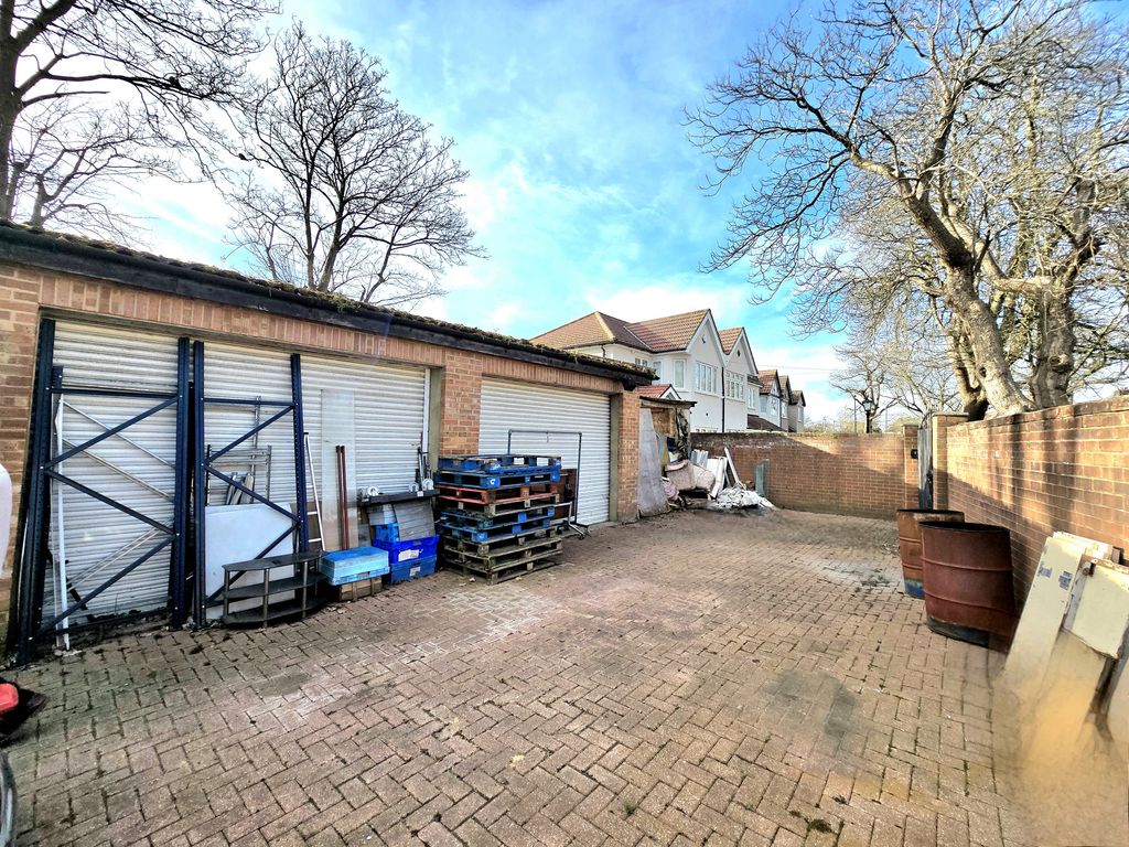 Additional image 37 of 7 bed detached house for saleGreat West Road, Hounslow, Greater London TW5