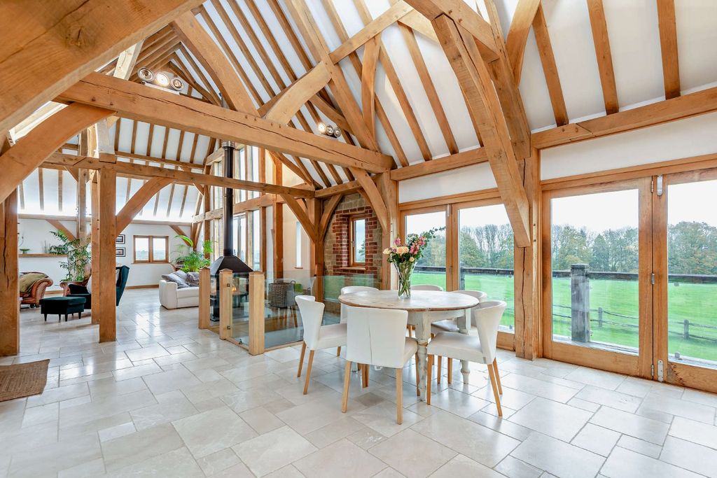 Property photo 2 of 23 Picture No. 11