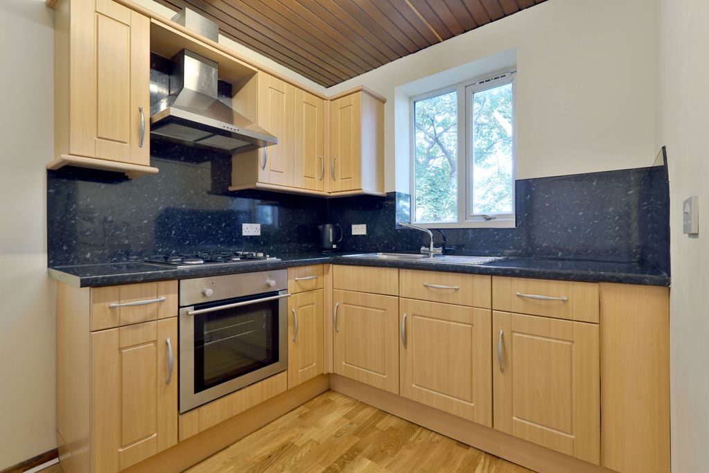 Property photo 3 of 8 Gallery