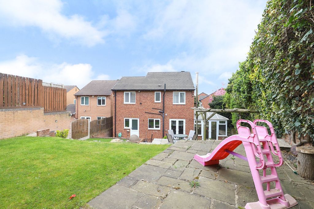 Property photo 2 of 28