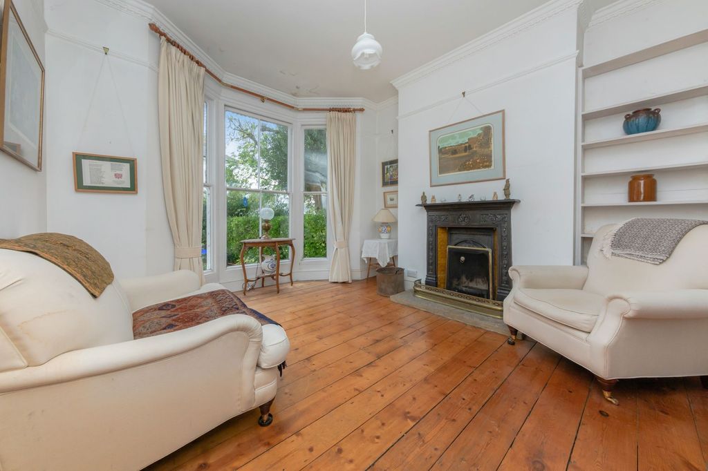 Property photo 2 of 24