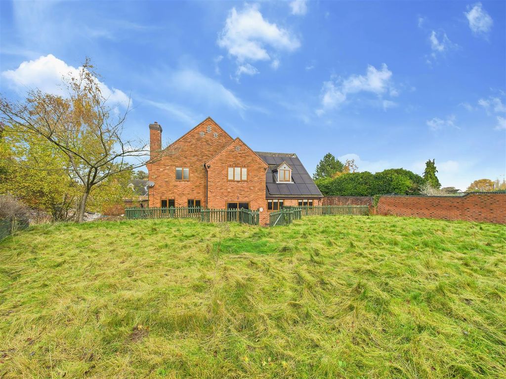 Property photo 2 of 18 Cam01407G0-Pr0018-Still016.Jpg