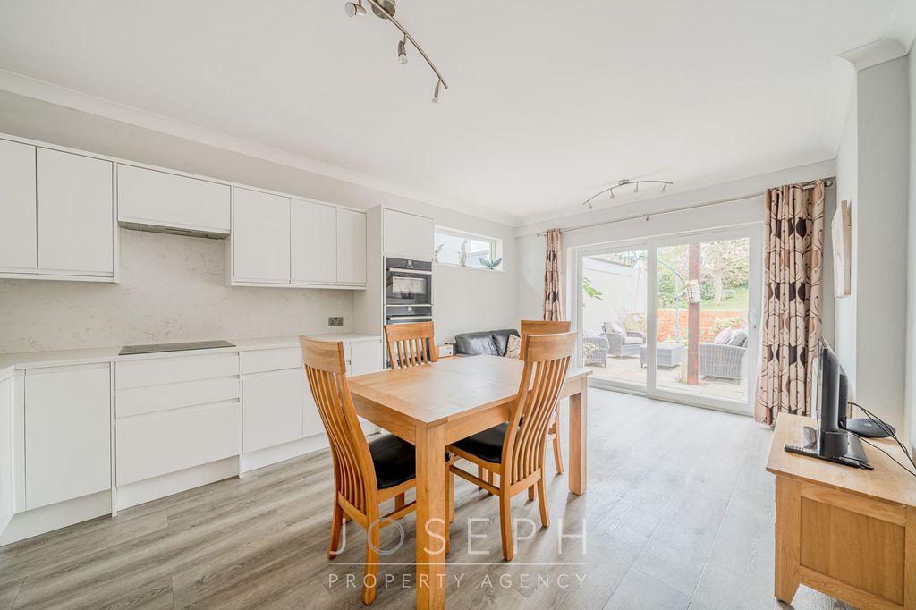 Property photo 3 of 35