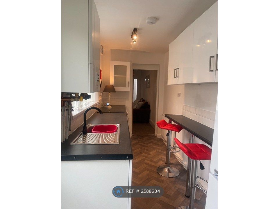 Property photo 3 of 15 Kitchen