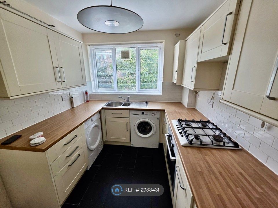 Property photo 1 of 10 Kitchen