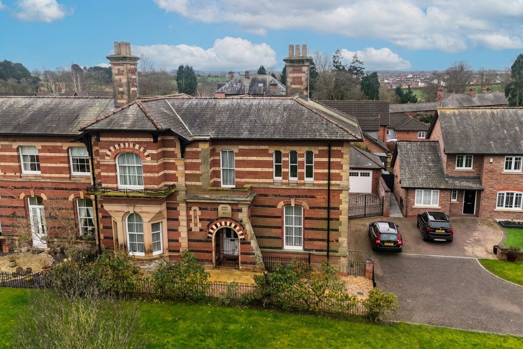 Property photo 1 of 34 Holly House