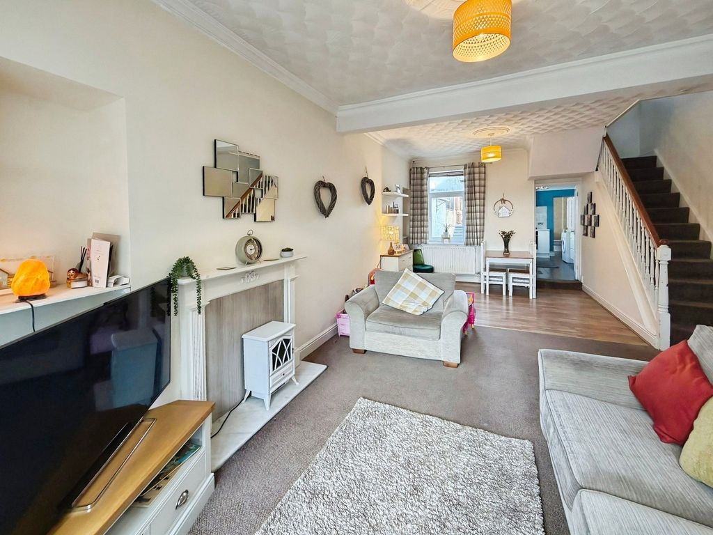 Property photo 2 of 28