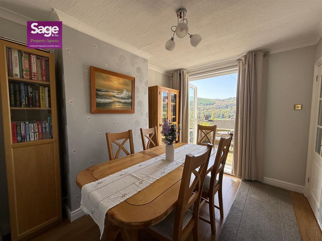 Property photo 3 of 25