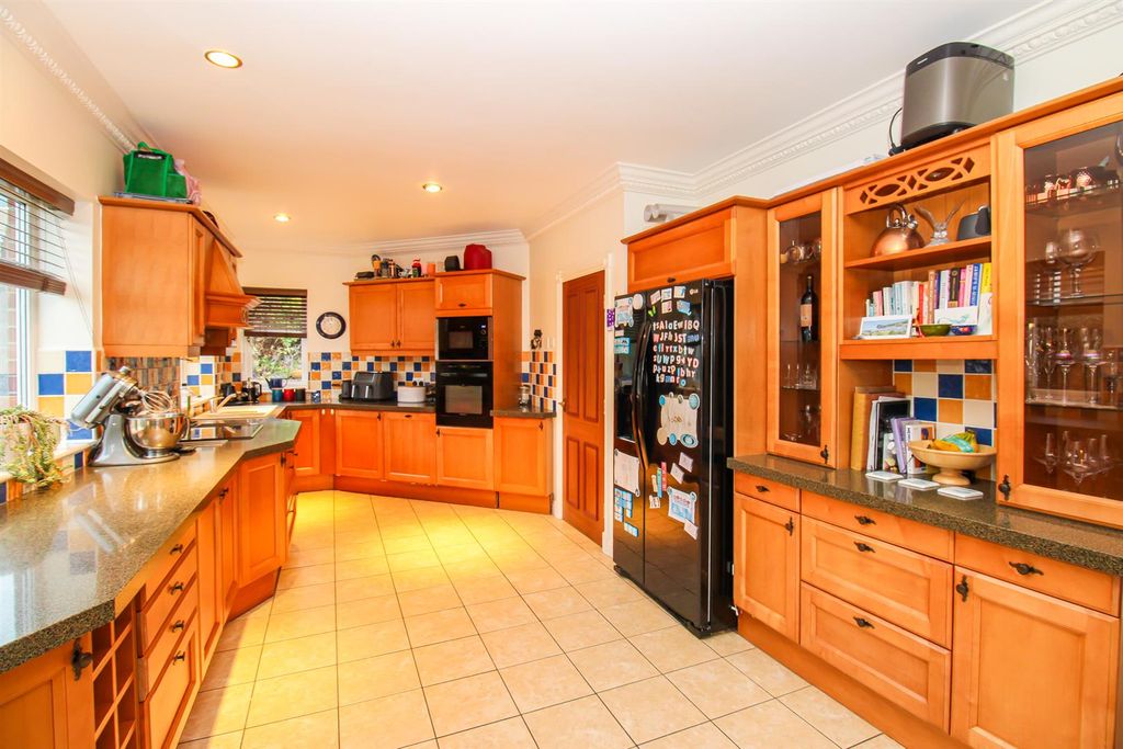 Property photo 3 of 21