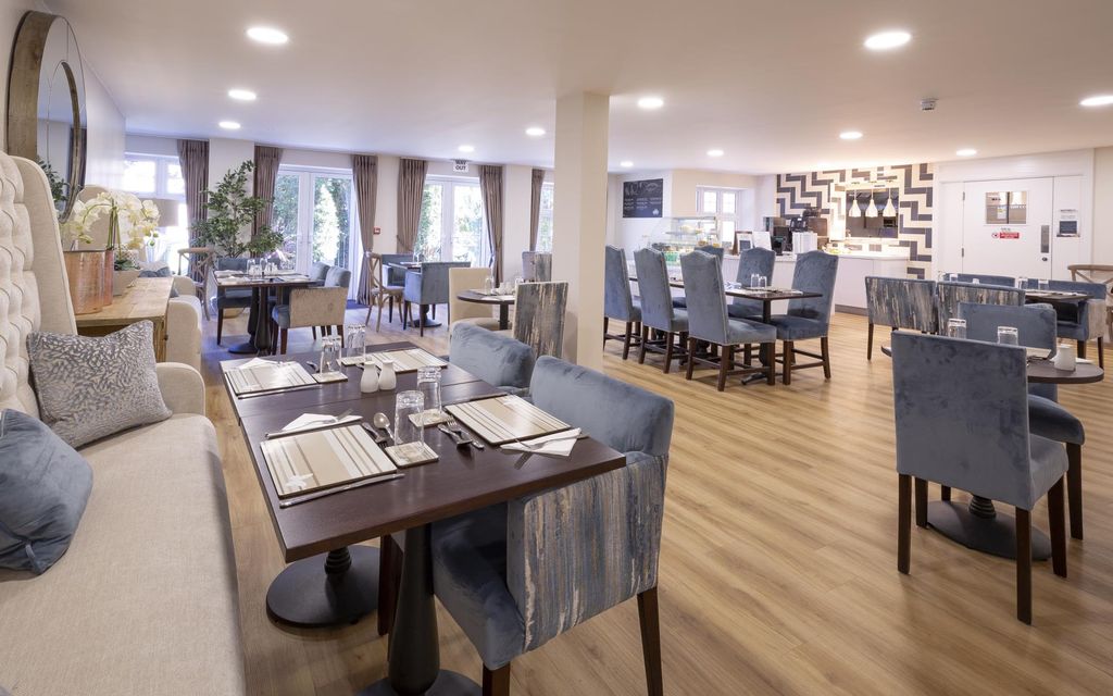 Property photo 2 of 14 Bistro