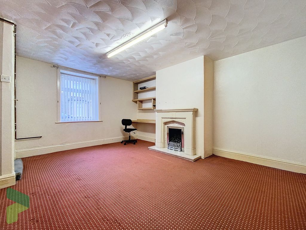 Property photo 2 of 27 Sitting Room