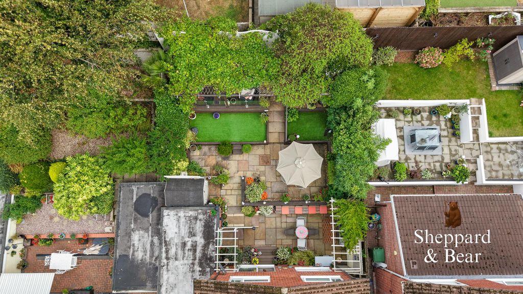 Property photo 3 of 71 Rear Garden