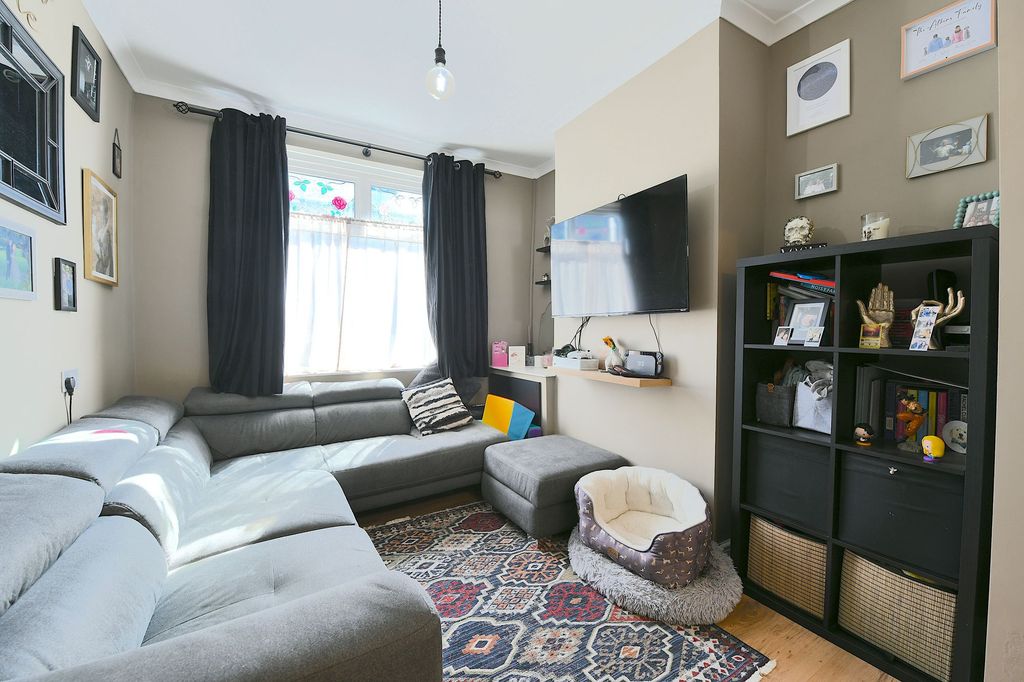 Property photo 3 of 17