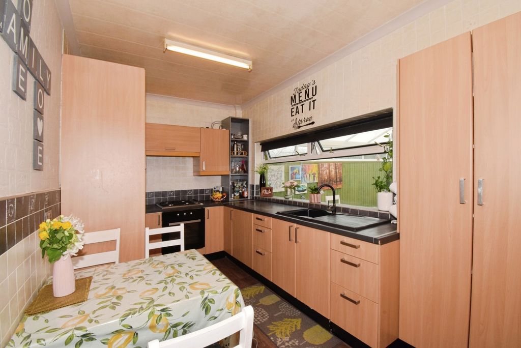 Property photo 3 of 16 Kitchen Diner