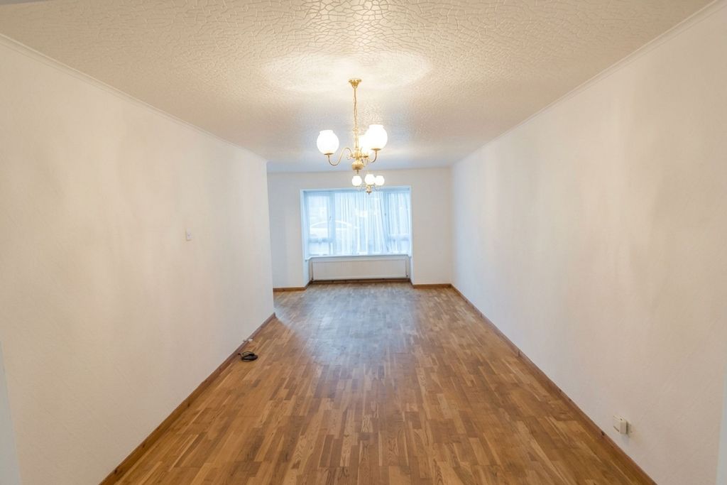 Property photo 2 of 33