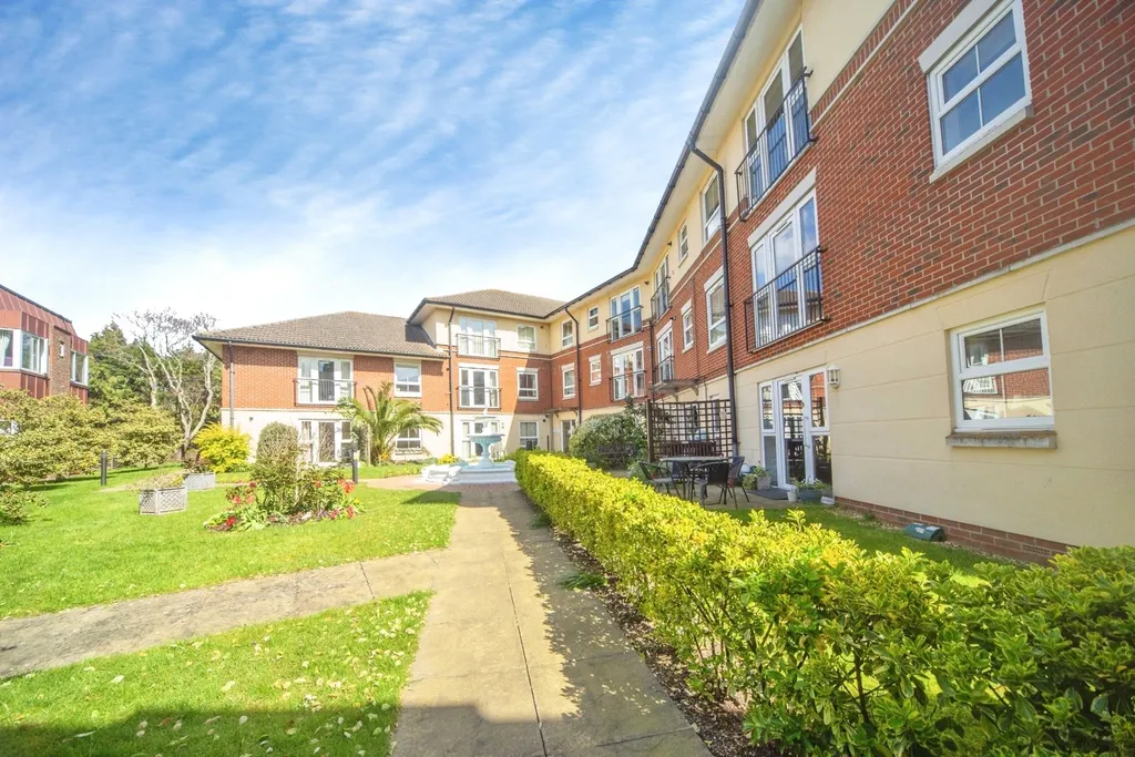 Apartment in Southampton - More