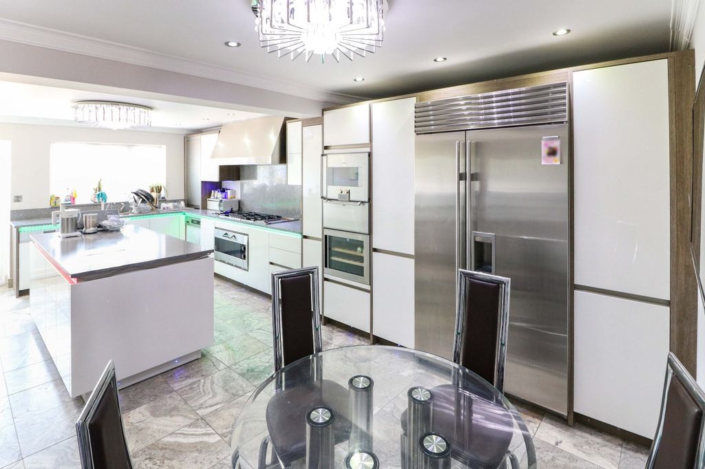 Property photo 3 of 26 Picture No. 22