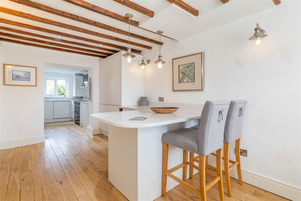 Property photo 3 of 34 Kitchen