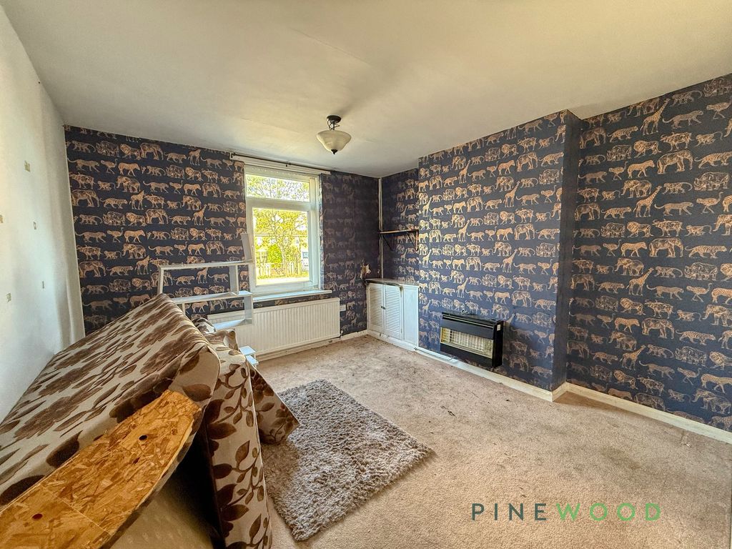 Property photo 3 of 17 Lounge