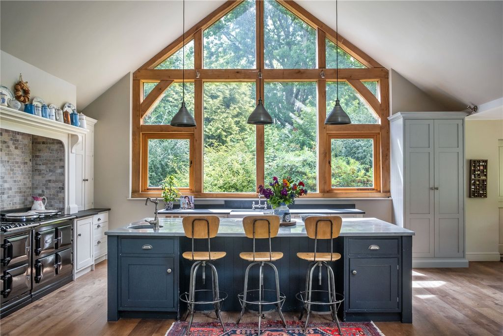 Property photo 2 of 33 House. Partnership