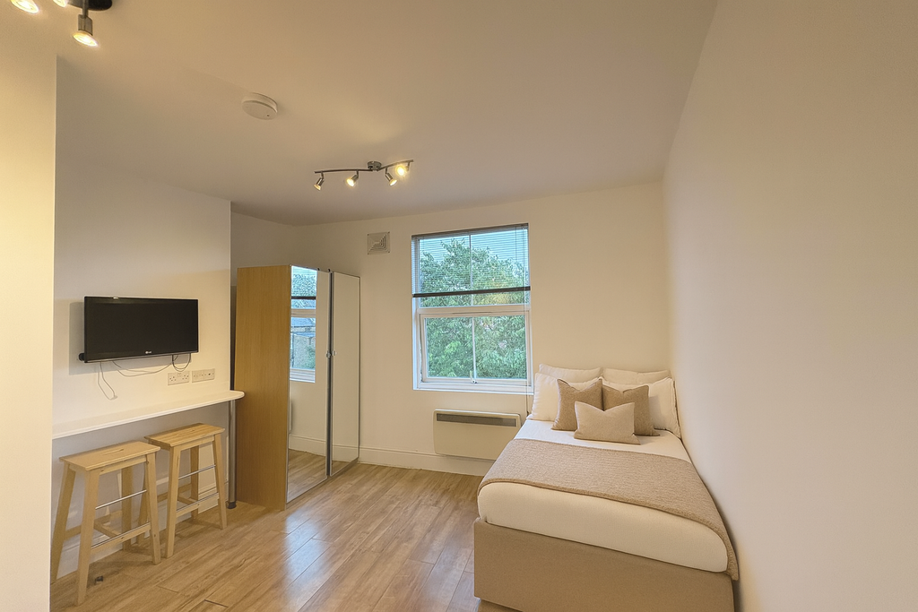 Property photo 1 of 10 Cover