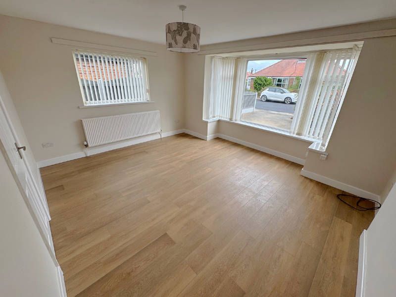 Property photo 3 of 18 Lounge